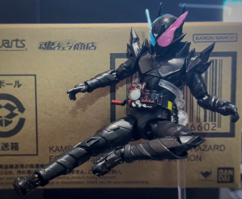 S.H.Figuarts 假面骑士创骑 兔子坦克危险形态 平成世代版