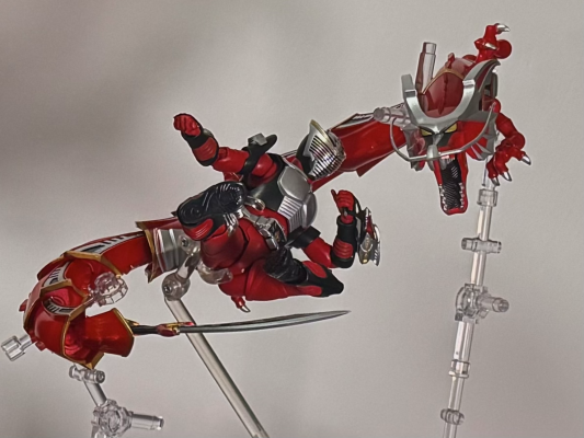 S.H.Figuarts 深红之龙＆假面骑士龙骑扩展配件包