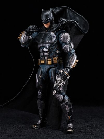 MAFEX 编号272 蝙蝠侠 战术装甲（正义联盟：扎克施耐德版）