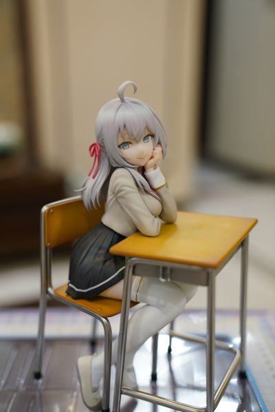 不时用俄语小声说真心话的邻桌艾莉同学 艾莉