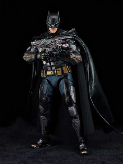 MAFEX 编号272 蝙蝠侠 战术装甲（正义联盟：扎克施耐德版）