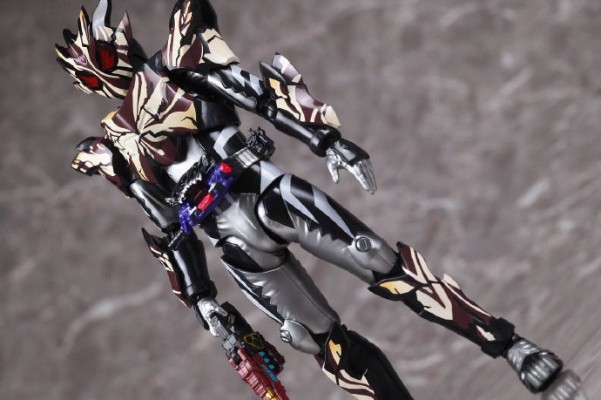S.H.Figuarts  假面骑士苦涩加布 枫糖爆裂曲奇形态