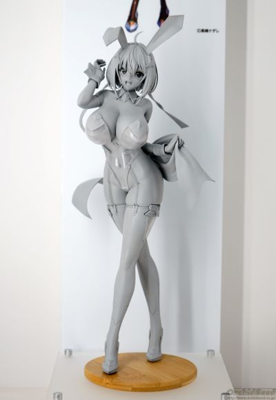 索菲亚· F· 希琳 蝴蝶结兔女郎