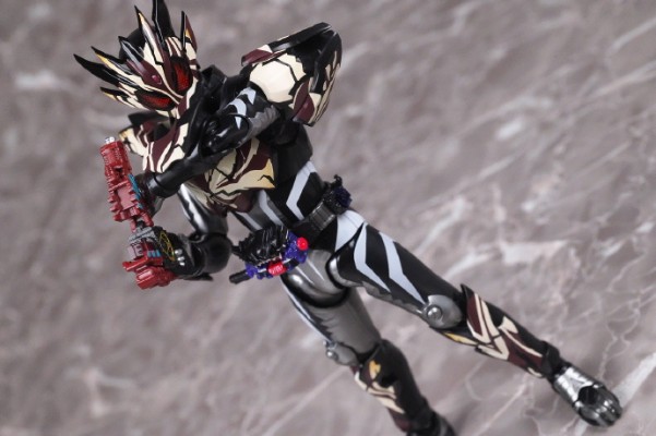 S.H.Figuarts  假面骑士苦涩加布 枫糖爆裂曲奇形态