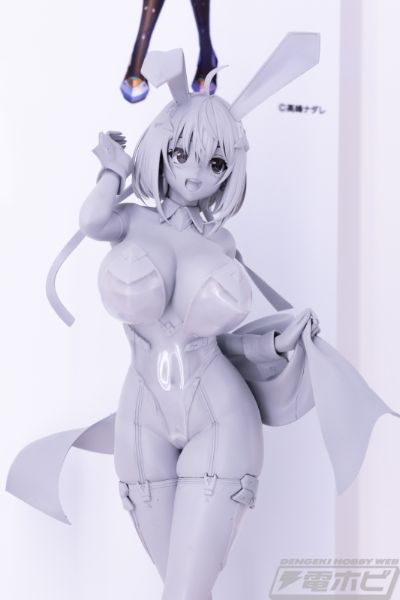 索菲亚· F· 希琳 蝴蝶结兔女郎