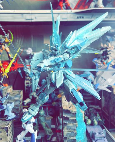 MG 1/100  自由高达 CROSS CONTRAST COLORS / 透明蓝