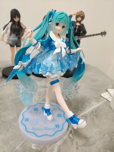 Trio-Try-iT  初音未来 雨中舞