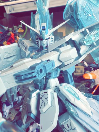 MG 1/100  自由高达 CROSS CONTRAST COLORS / 透明蓝