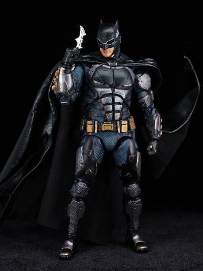 MAFEX 编号272 蝙蝠侠 战术装甲（正义联盟：扎克施耐德版）