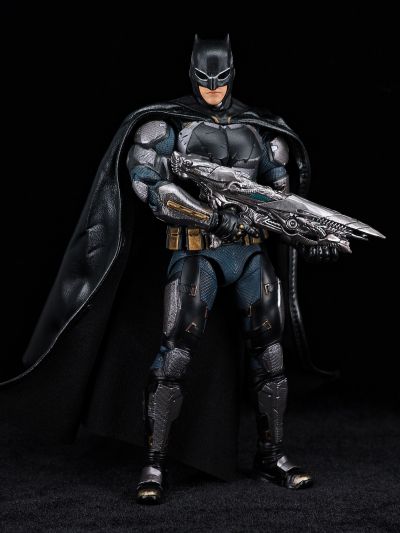 MAFEX 编号272 蝙蝠侠 战术装甲（正义联盟：扎克施耐德版）