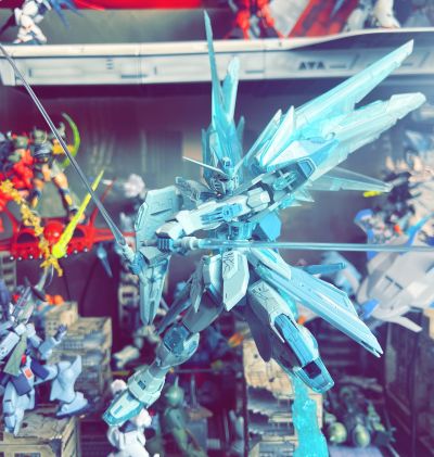 MG 1/100  自由高达 CROSS CONTRAST COLORS / 透明蓝