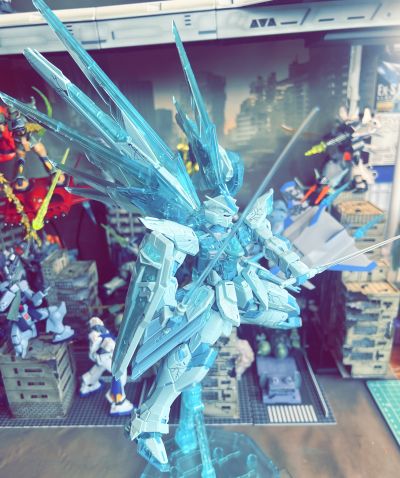MG 1/100  自由高达 CROSS CONTRAST COLORS / 透明蓝