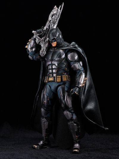 MAFEX 编号272 蝙蝠侠 战术装甲（正义联盟：扎克施耐德版）