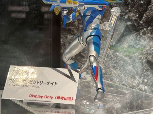 S.H.Figuarts 维克特利奥特曼 骑士形态