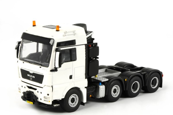 03-1038 man tgx xxl 8x4牵引卡车
