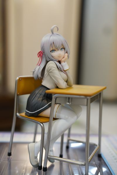 不时用俄语小声说真心话的邻桌艾莉同学 艾莉