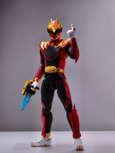 S.H.Figuarts 豪兽狼（首发专属战队指环配套版）