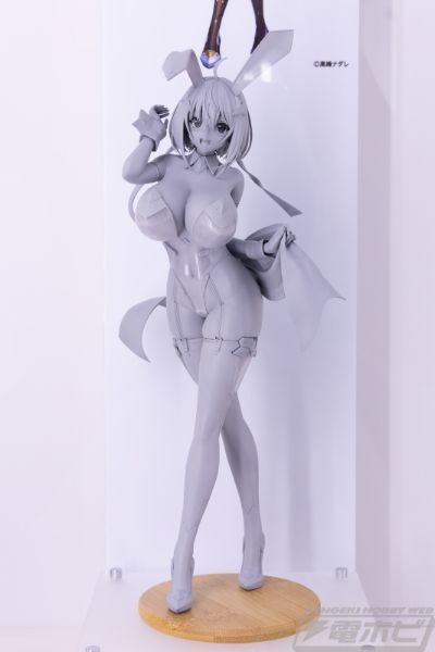 索菲亚· F· 希琳 蝴蝶结兔女郎