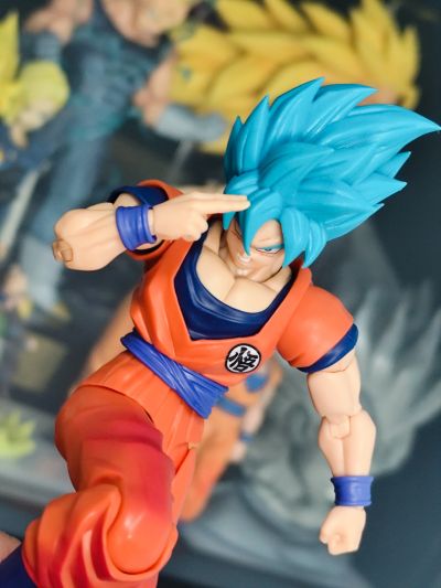 S.H.Figuarts  超级赛亚人之神超级赛亚人 孙悟空 〈超越极限的苍蓝之力〉