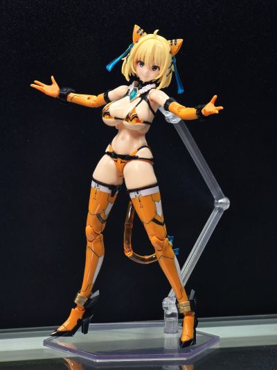 PLAMAX  BP-02 兔女郎服装计划 索菲亚· F· 希琳 老虎装甲
