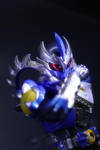 铠魂 风鹰侠