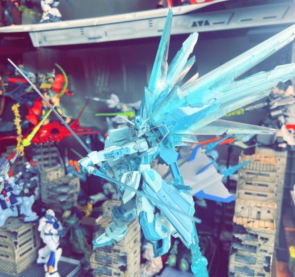 MG 1/100  自由高达 CROSS CONTRAST COLORS / 透明蓝