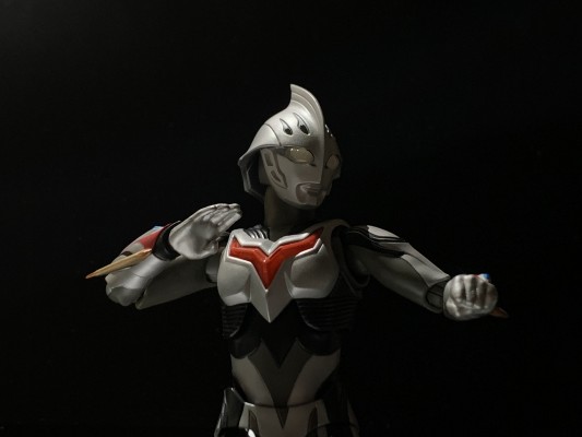 S.H.Figuarts 奈克赛斯奥特曼 幼年形态