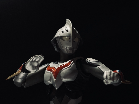 S.H.Figuarts 奈克赛斯奥特曼 幼年形态