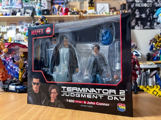 MAFEX T-800（终结者2）＆ 约翰·康纳