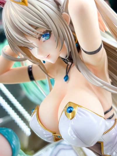 白色兔女郎姐姐
