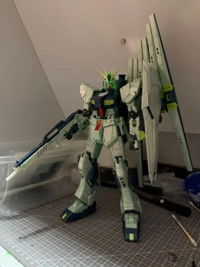 MG 1/100   福冈高达公园专属商品 ν高达 Ka版 (精神感应框架启动配色)