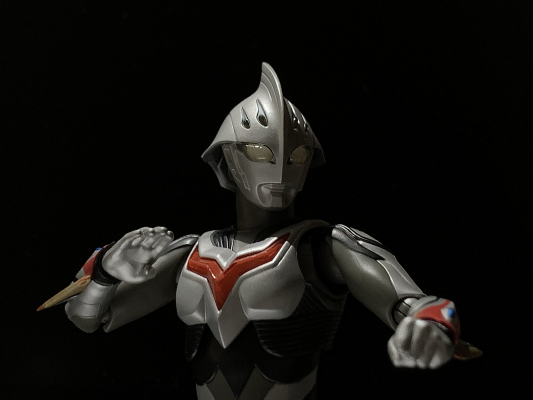 S.H.Figuarts 奈克赛斯奥特曼 幼年形态
