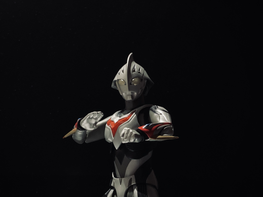 S.H.Figuarts 奈克赛斯奥特曼 幼年形态