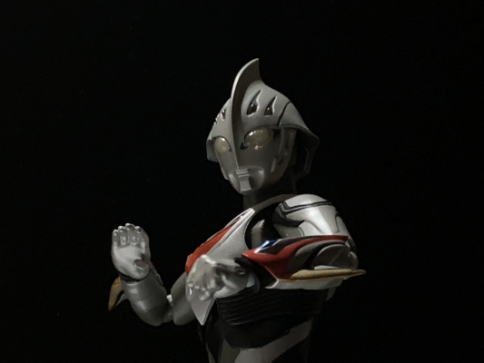 S.H.Figuarts 奈克赛斯奥特曼 幼年形态