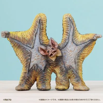 桥本美绪风格的奥特怪兽雕像。04