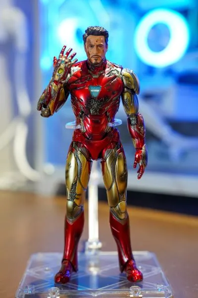 MAFEX 编号195 复仇者联盟4：终局之战 钢铁侠 85号装甲 战损版
