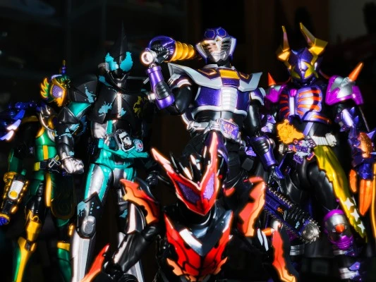S.H.Figuarts（真骨雕制法） 假面骑士王蛇
