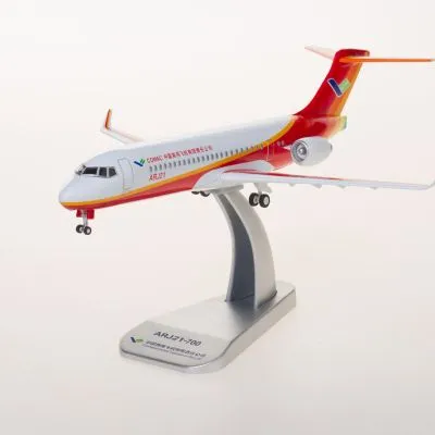 1/100 ARJ21客机