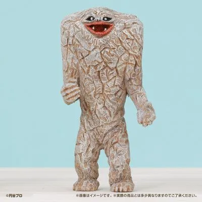 桥本美绪风格的奥特怪兽雕像。04