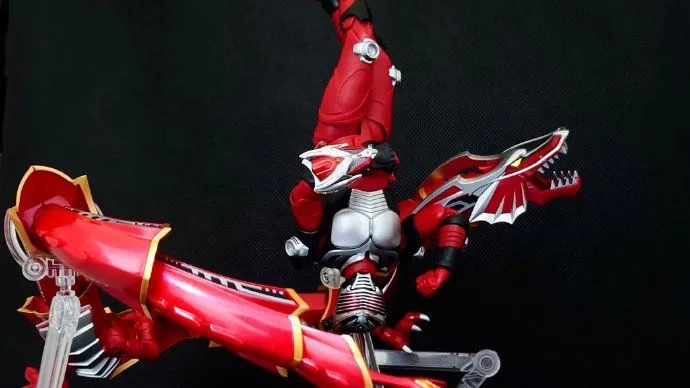 S.H.Figuarts 深红之龙＆假面骑士龙骑扩展配件包